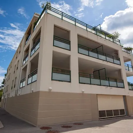 아파트 Modern Spacious 1 Bed With Pool Close To *