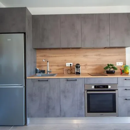 Modern Spacious 1 Bed With Pool Close To 아파트 앙티브