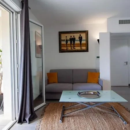 Modern Spacious 1 Bed With Pool Close To 앙티브