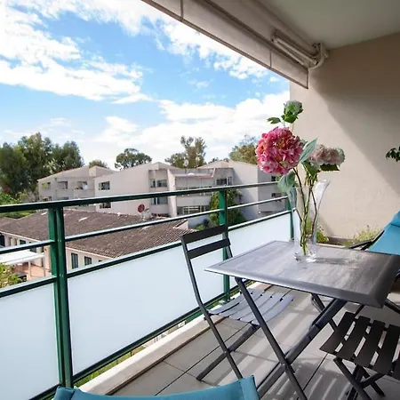 Modern Spacious 1 Bed Apt With Pool Close To Lejlighed