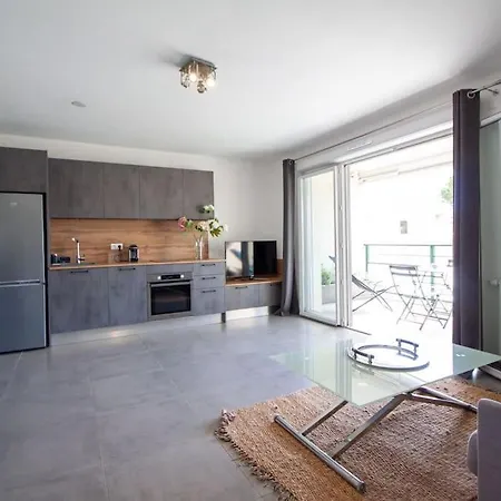 Modern Spacious 1 Bed With Pool Close To Apartmán Antibes